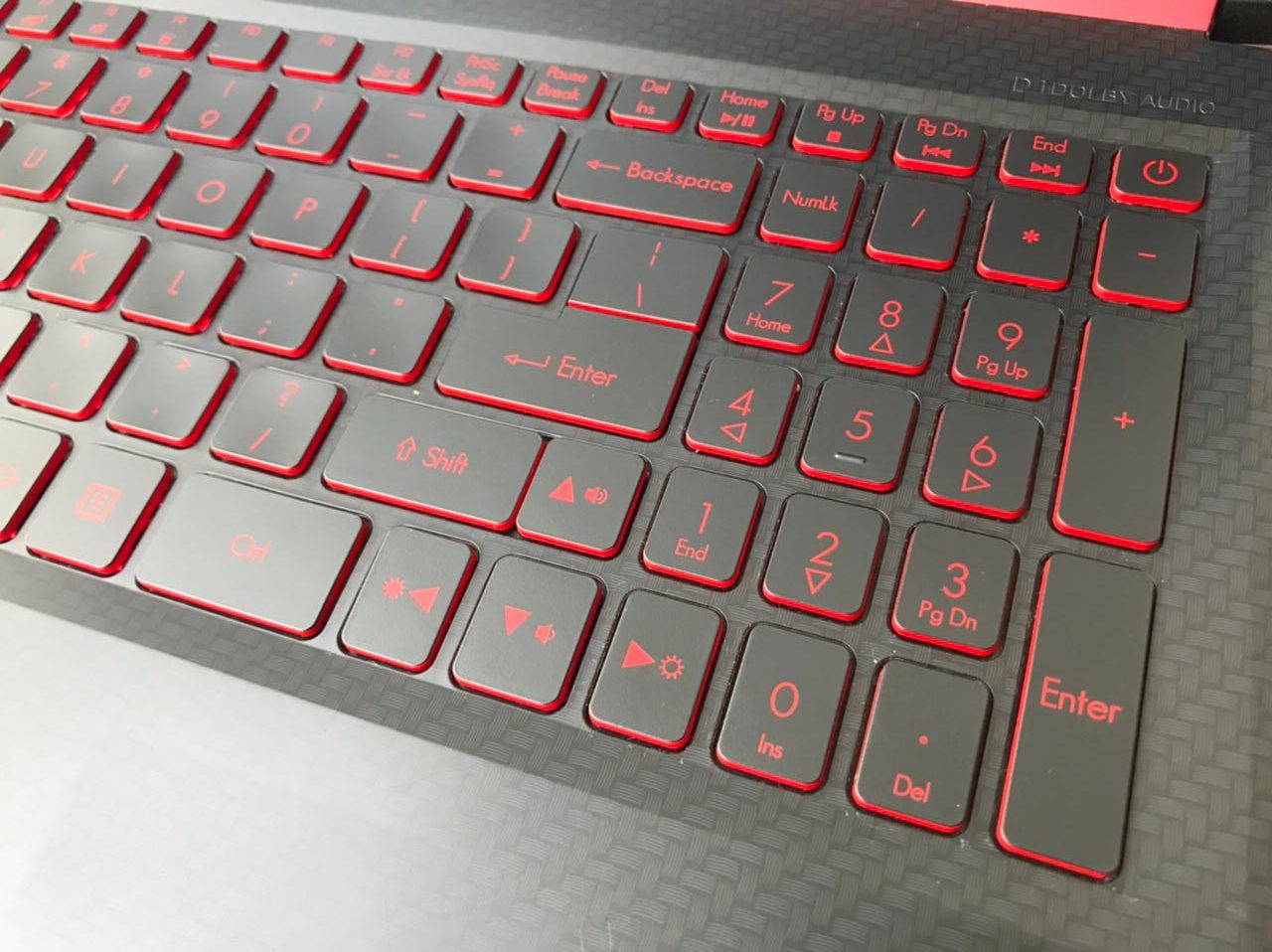 Moniteur Lenovo 23.8" FHD IPS Reconditionné - Webcam Intégrée, Réglable En Hauteur, DisplayPort